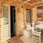 Agnanti House *