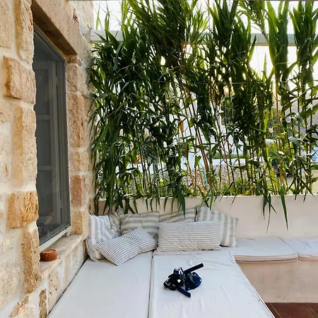 Agnanti House